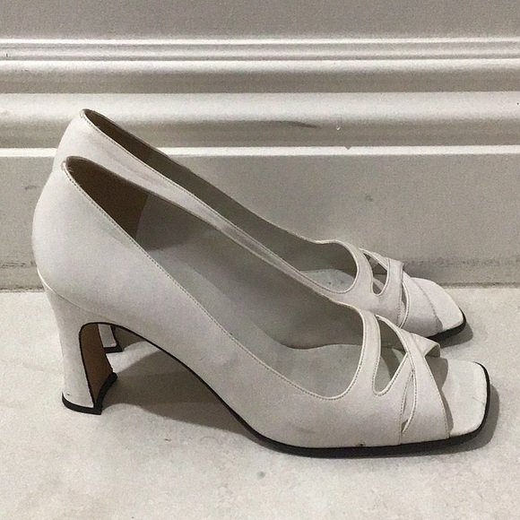 Shoes - Pearly white heels
